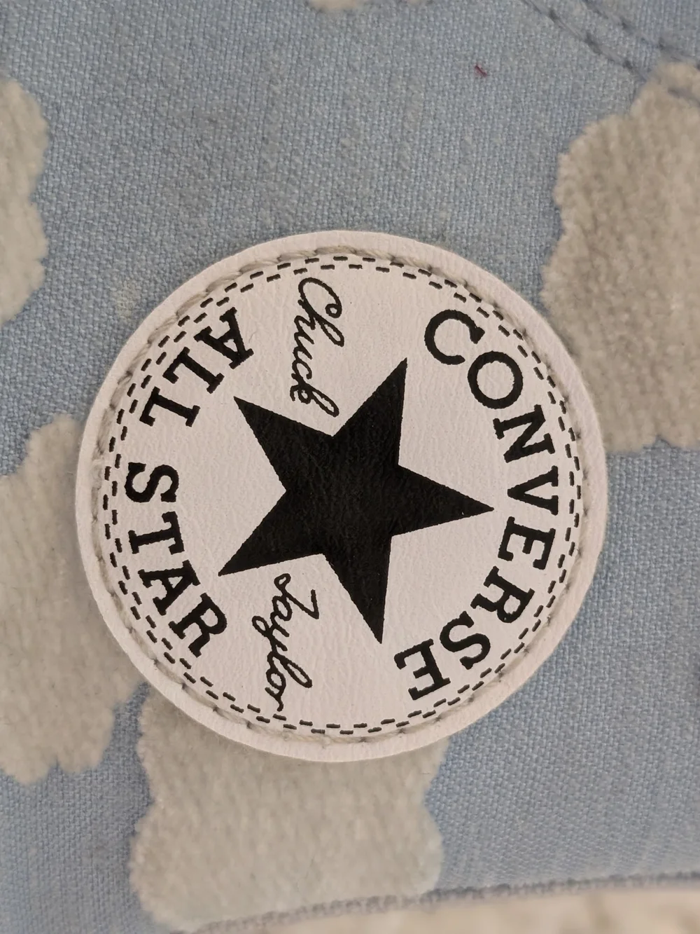 Great Condition: Converse Chuck Taylor All Star Clouds Kids 6